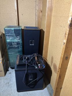 Vandersteen Model 1 Speakers Pair and Vandersteen V2W Powered Sub (local pickup)