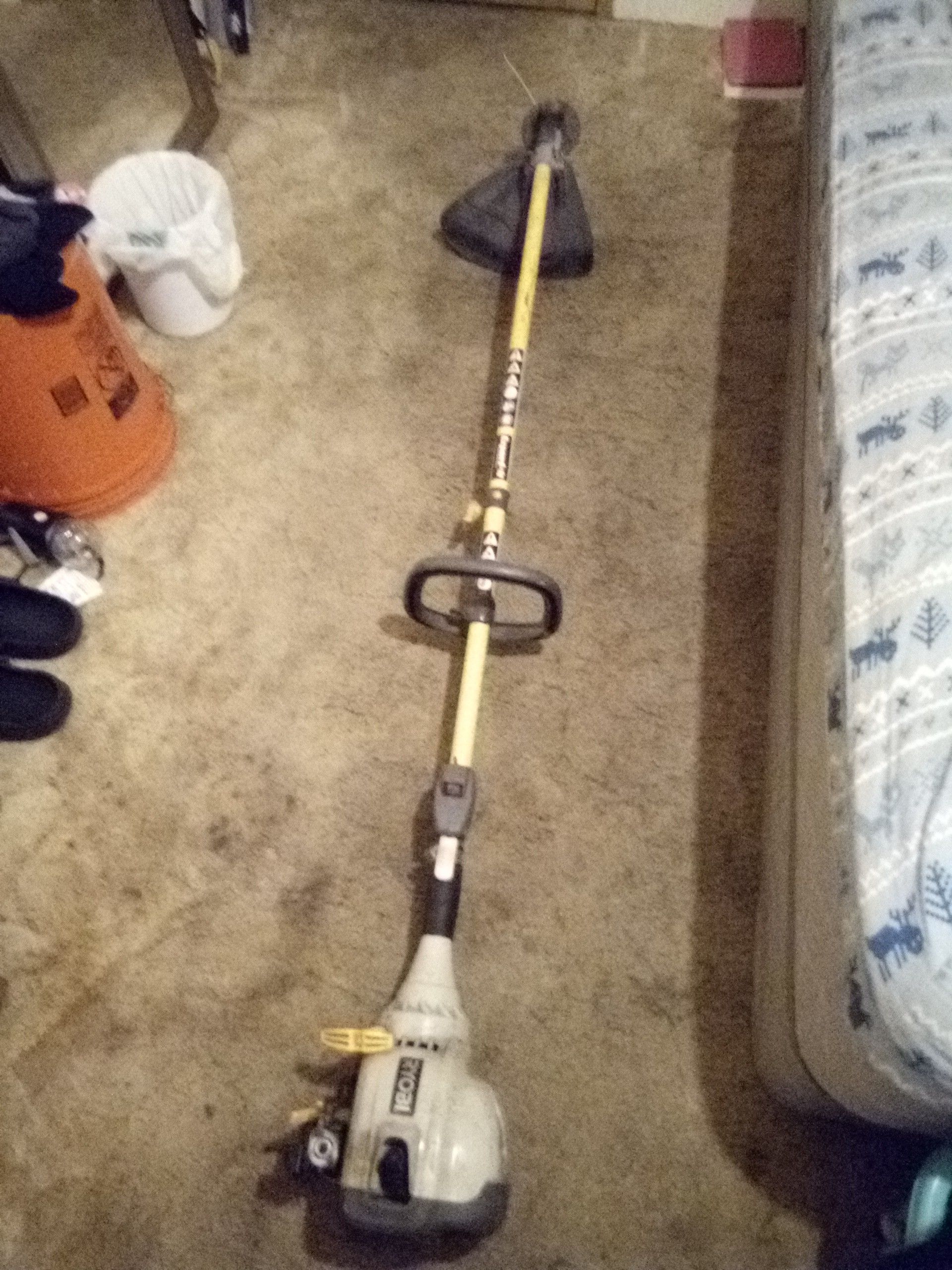 Ryobi ss30 straight shaft expandit weed eater. NEEDS MINOR REPAIRS