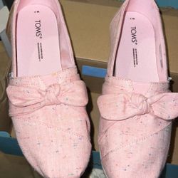 Women TOMS Size 7