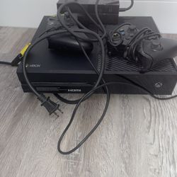 Xbox One Gaming Console 2 Controllers