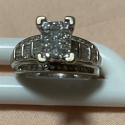 10k white gold ring and diamond Size 8