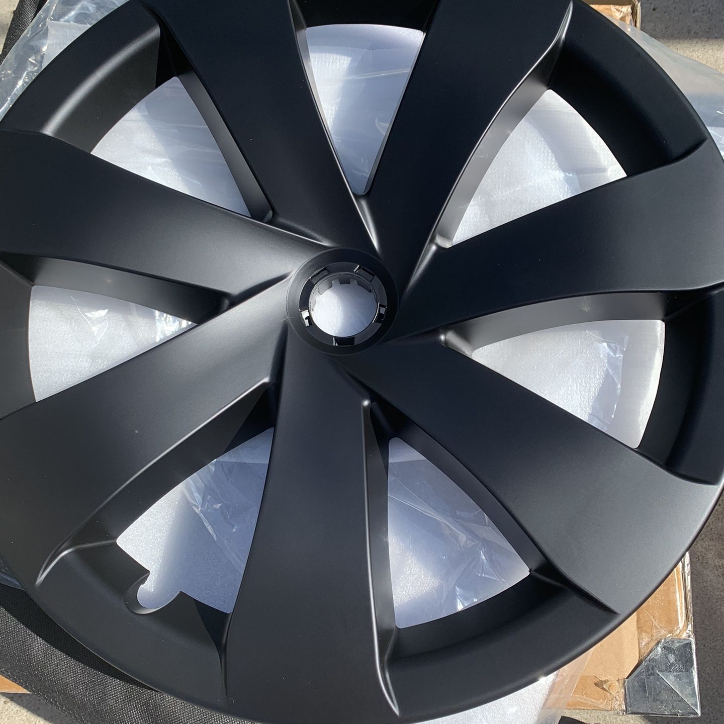 Laminar Black Hub Caps for Tesla Model Y - KENPENRI 19" Model Y Rim Hub Covers Replacement Kits with Logo Wheel Protector Cover for 2020-2023 Tesla Y 