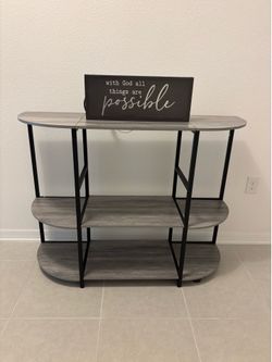 3-Tier Console Table with Built-in Power Outlet and USB Ports  Mesa consola de 3 niveles