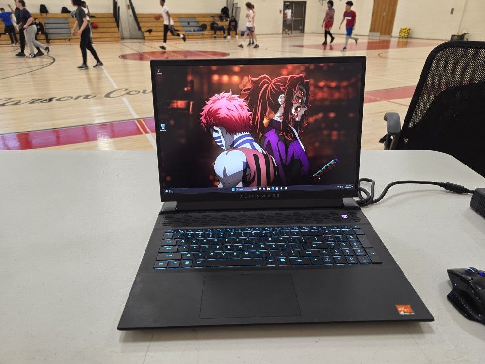 Gaming laptop Alienware m18 r1 amd ryzen 9 18 inch 480hz full hd+ display 7845HX WITH RADEON GRAPHICS rtx4070 32gb ddr5 ram 1t m.2 drive running win