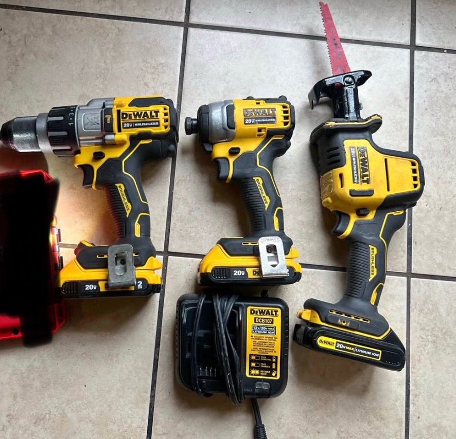 Dewalt drills & impacts / taladros & impactos hackzall sawzall