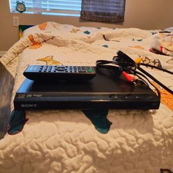 New Sony DVD Player..With Remote.. Works Great 