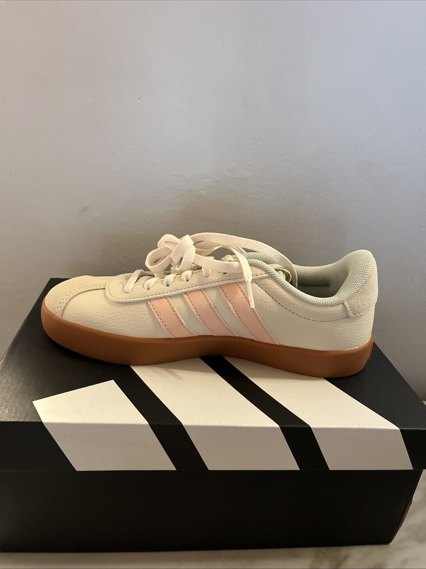 Adidas 7.5 Women