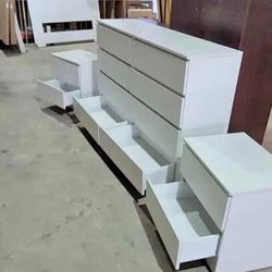 8- DRAWERS DRESSER AND TWO NIGHTSTANDS  