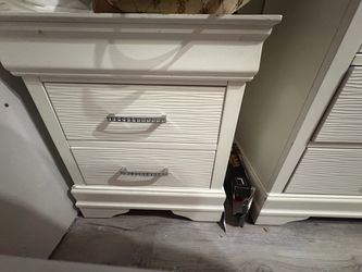 White 2-Drawer Nightstand with Crystal Handles