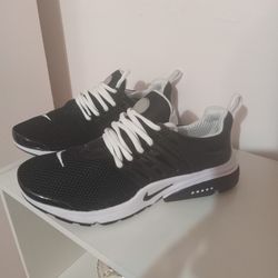 Nike Air Presto QS Black/white Mens Size 9.5 Rare! Style code 789869 001 New!