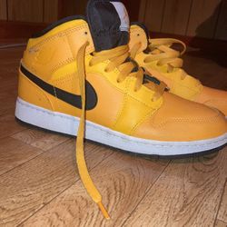 Jordan Retro Yellow