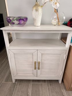 White cabinet