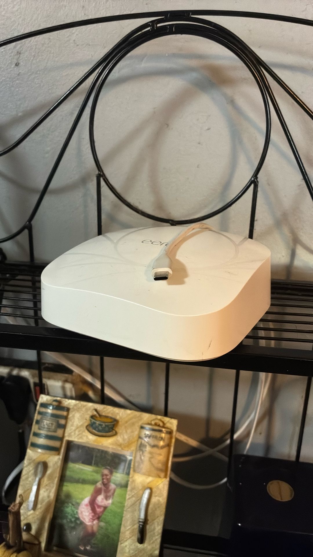 Eero 6 | Frontier Provided