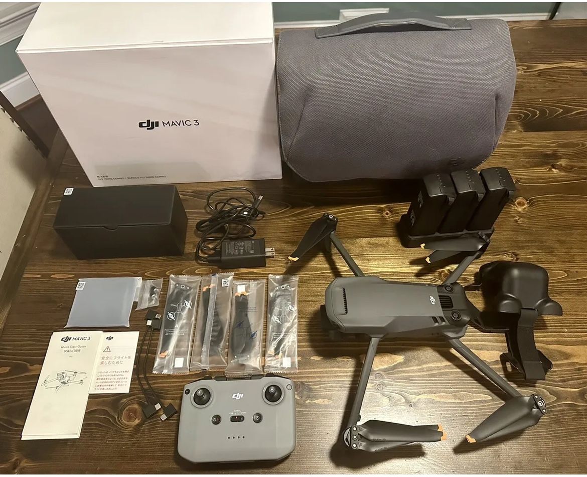 DJI Mavic 3 Fly More Combo 20MP Camera Drone - Grey - BARELY USED