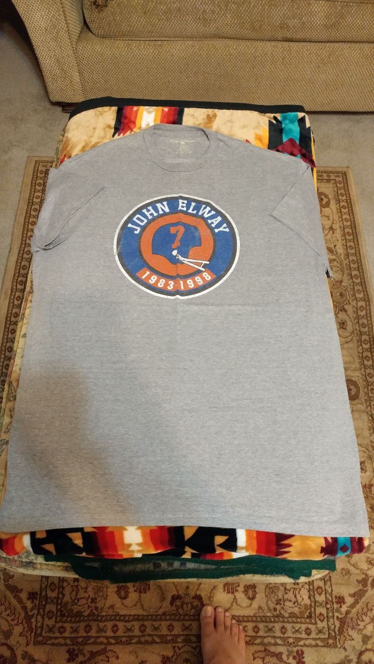 Denver Broncos T shirt