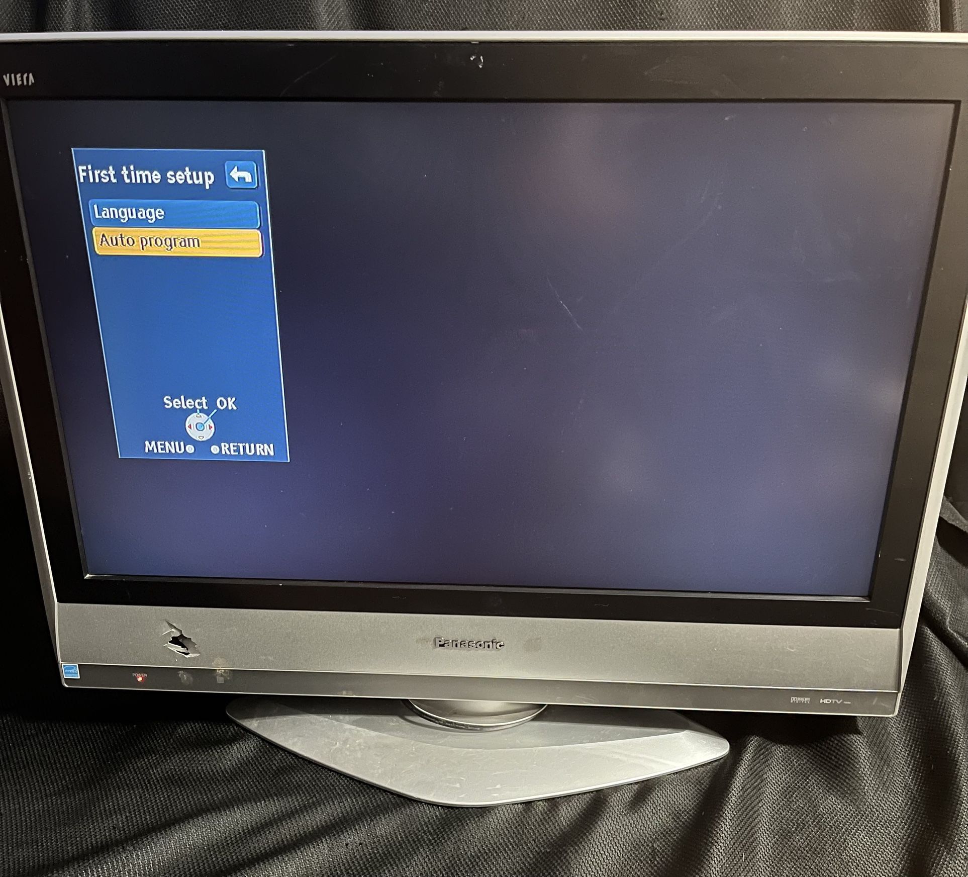 Vintage Panasonic 32” TC-32LX60 Grey TV 