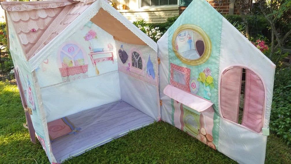ADORABLE KIDS PLAY COTTAGE