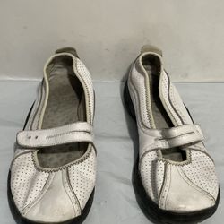 PrivoWomens Casual Ballet Flats Shoes NO SIZE 10” long has wear 