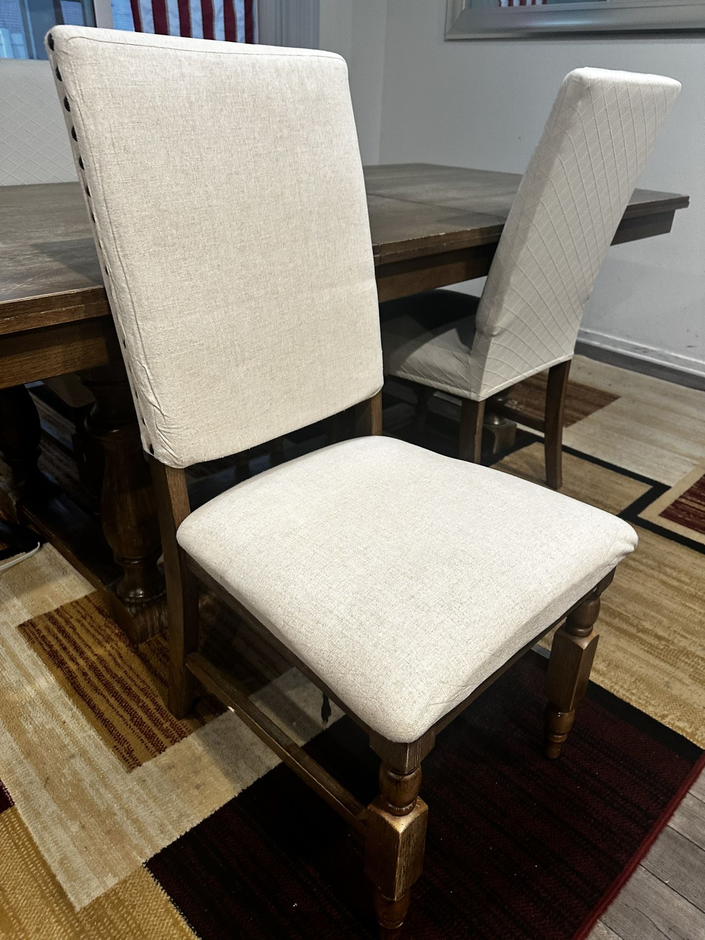 “Well-Maintained Dining Table – Great Condition with Minor Scratches”