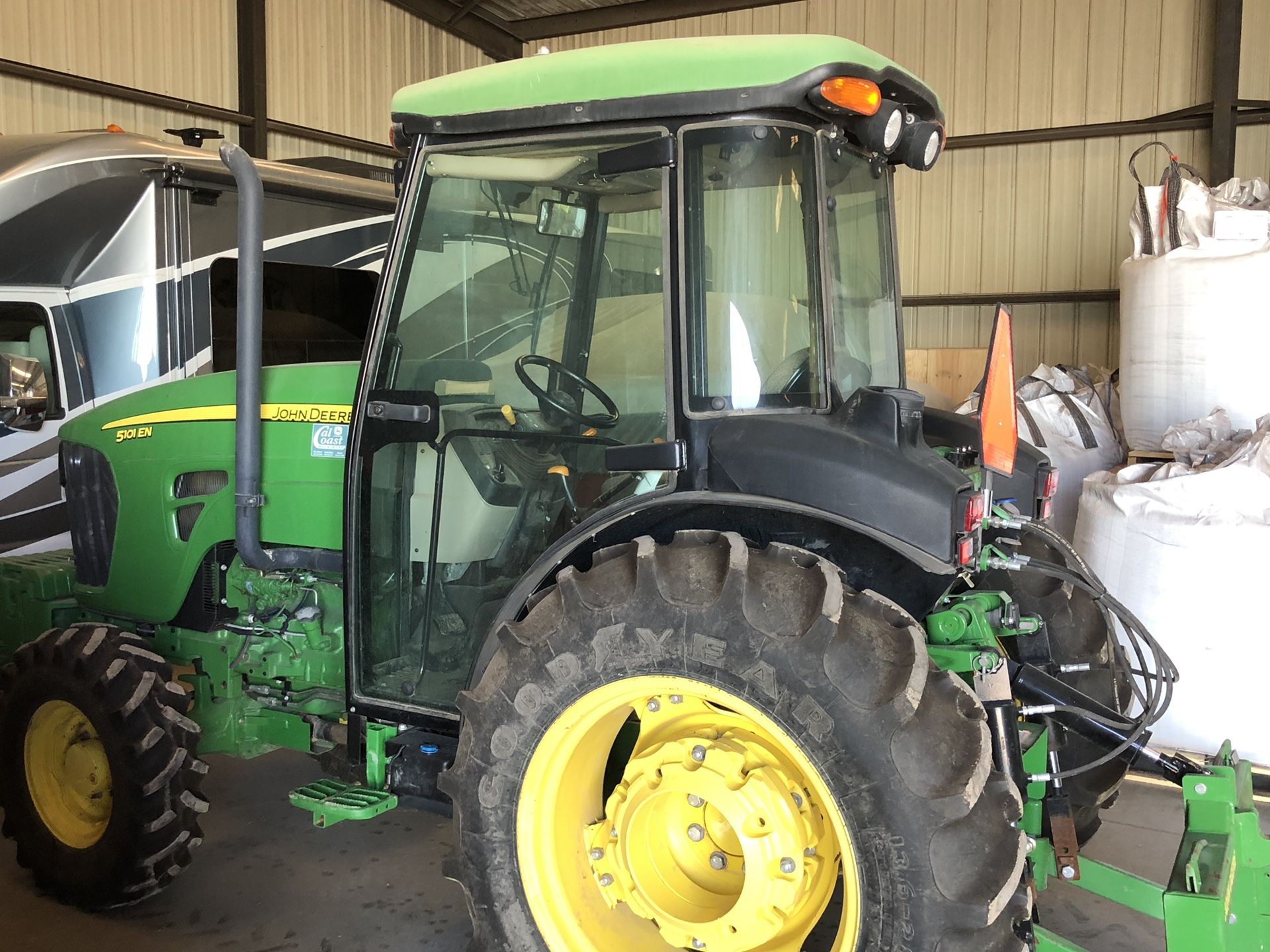 JD 5101EN LIKE NEW ONLY 236 hrs