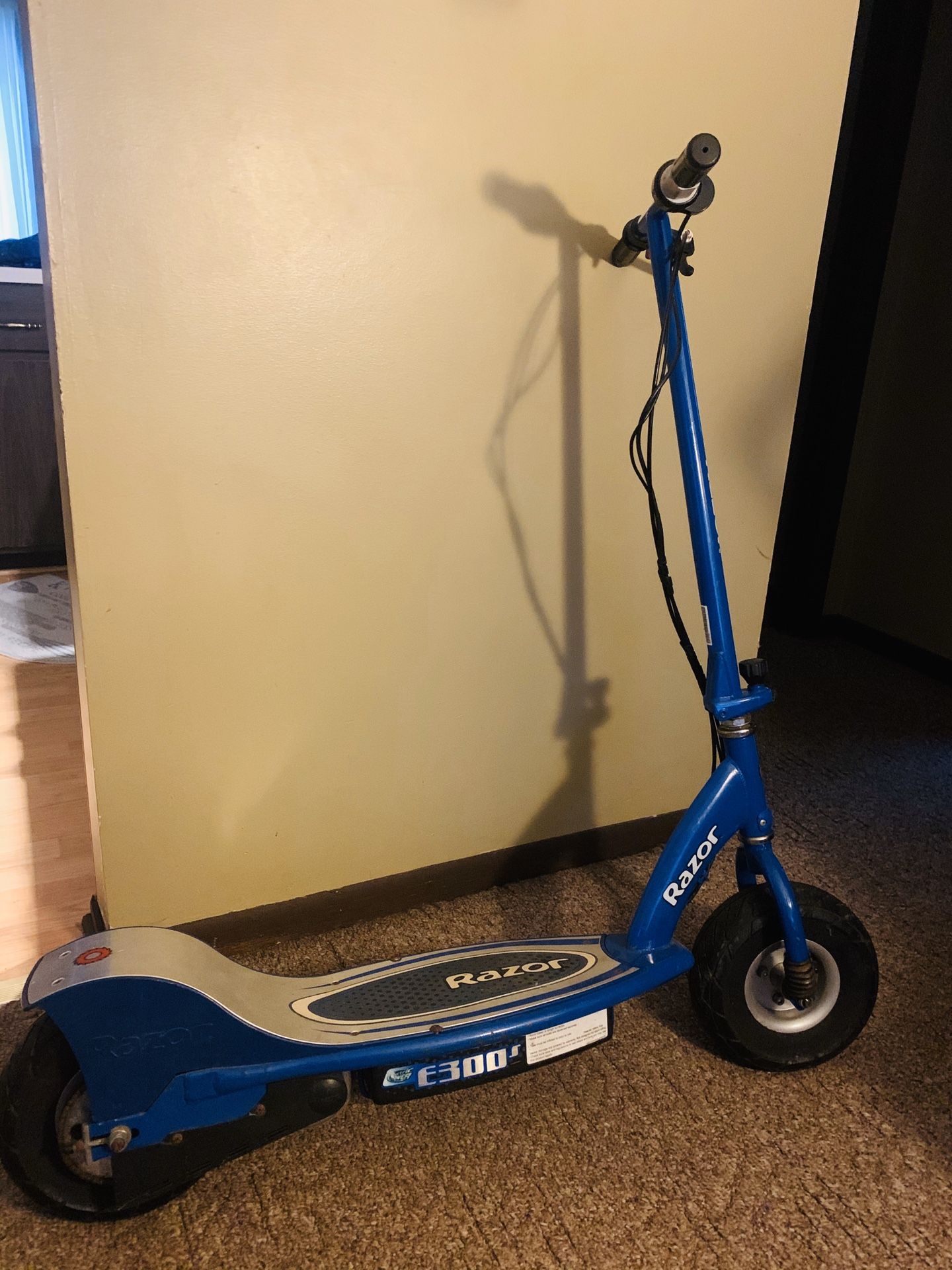 Razor E300 Scooter for Sale in Crestwood, IL - OfferUp