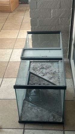 2 giant Aquariums! Throwing in heat lamp for free!