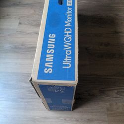 Samsung UltraWQHD Monitor