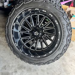 22’’ TIS Rims And Tires