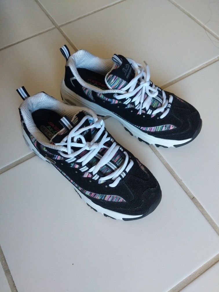 Skechers D'Lites Air-Cooled Memory Foam Women's Sneakers