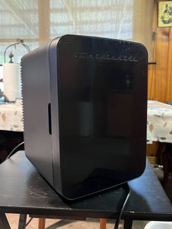 Frigidaire Retro Refrigerador Personal Mini de 10 L, Mini Refrigerador con Capacidad para 15 Latas para Bebidas y Cuidado de la Piel, Acero Inoxidable