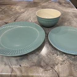 Dinnerware Set