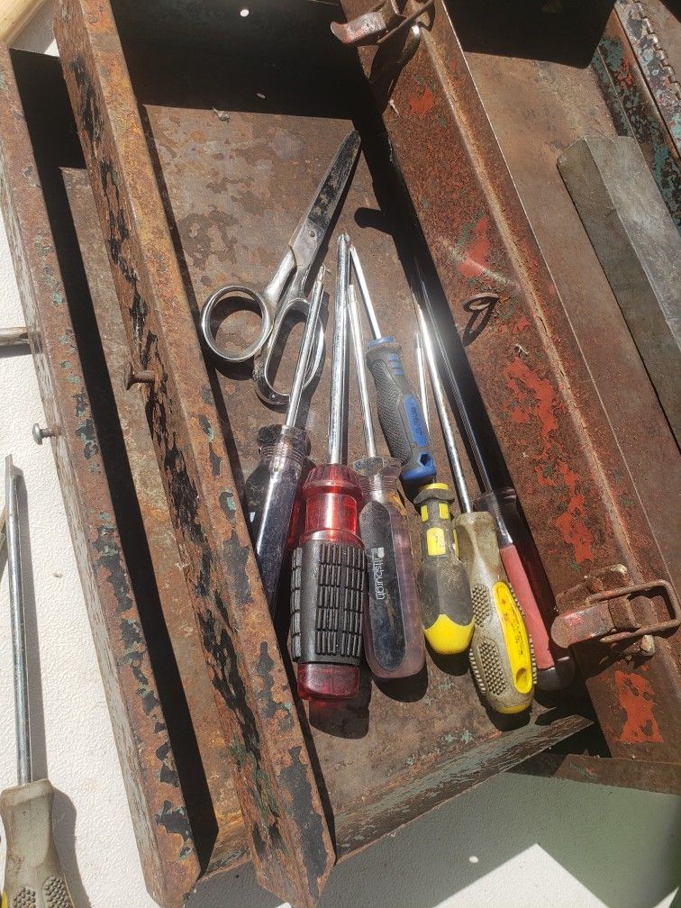 Vaughan Super Bar, Roller, Workpro Hammer, Pliers, Screwdrivers