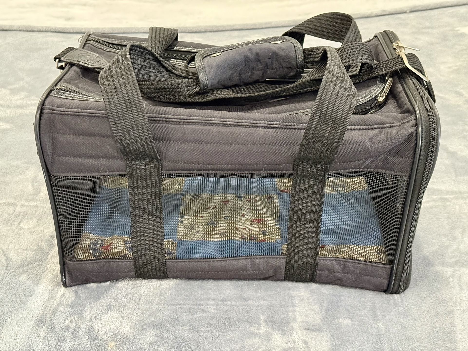 Sherpa Deluxe Black Medium flight Soft Sided Dog & Cat Carrier, 17" L X 11" W X 10.5" H