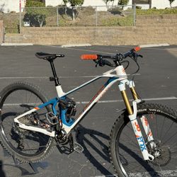 Mondraker Súper Foxy Carbón R 