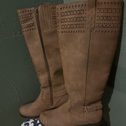 Young girls size 7M boots