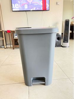 13 Gallon Trash Can