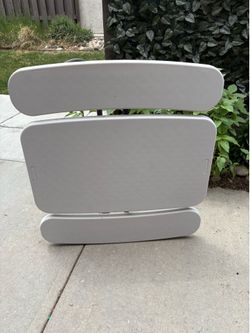 Folding table