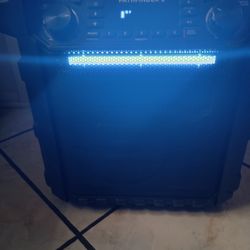 Ion Pathfinder Bluetooth speaker solo trabaja con el cable  no carga 