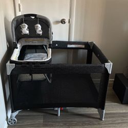  Cosco Kids Playpen/Bassinet Set