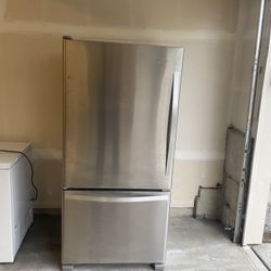 Like New Whirlpool 33 Inches Wide Bottom Freezer WRB322DmBm