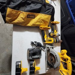 Dewalt power tool set w/ bag