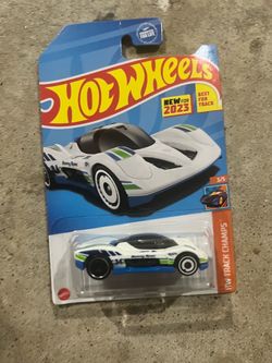 HOT WHEELS 2023 HW TRACK CHAMPS 3/5 - GROUP C FANTASY WHITE