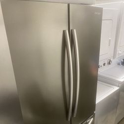 Refrigerator Samsung 33”