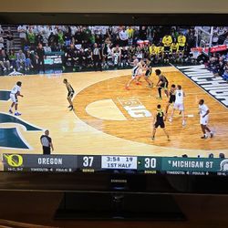 TV - 52" 1080p/ 240Hz/ LCD HDTV