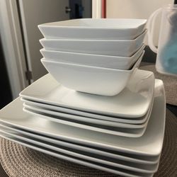 Better homes & Gardens PLATES 