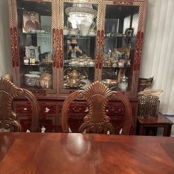 Dining Room Table With The Six Chair Good Condition. Good Quality No Damage.