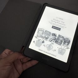 Kindle Paperwhite 12th Gen W/case