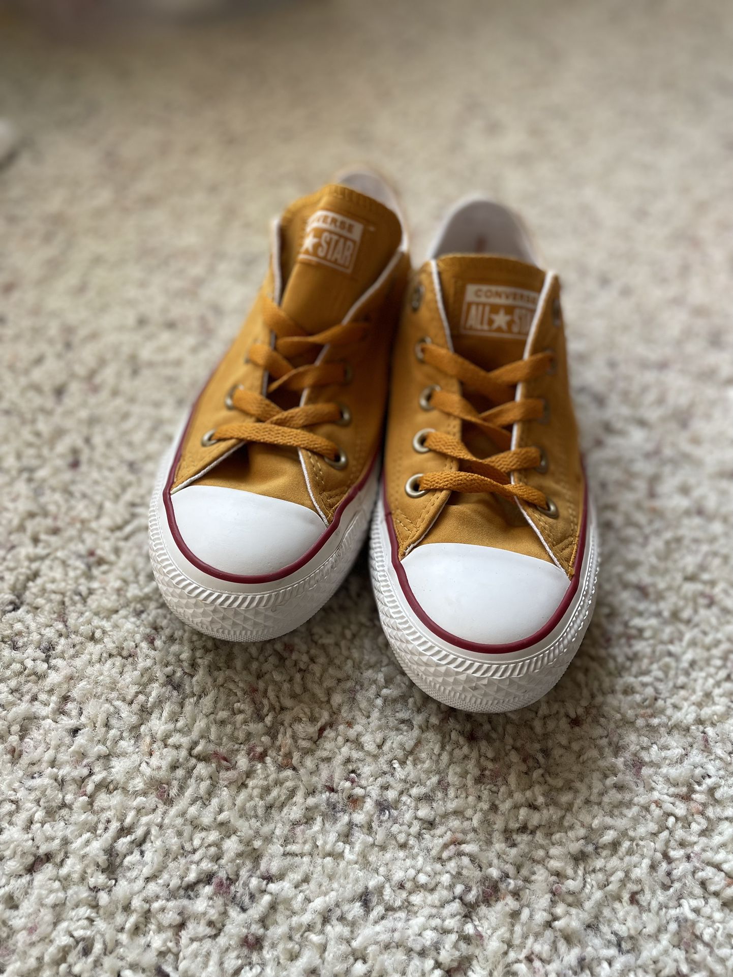 Converse Sneakers Size 6
