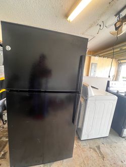 GE BLACK TOP AND BOTTOM (LIKE NEW)