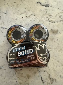 Spitfire 80HD conical fulls 58mm skateboard wheels.